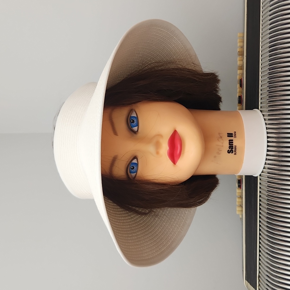 NWT - TIME AND TRU WHITE PACKABLE LARGE BRIM ADJUSTABLE SIZE SUN VISOR